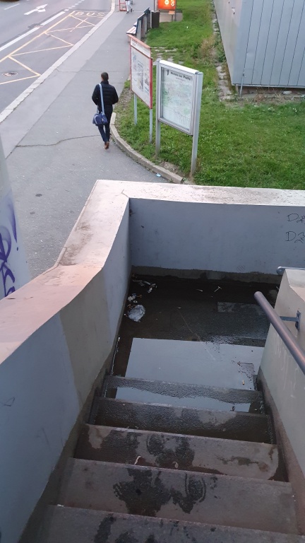 Odvodnění schodiště z lávky přes Opatovskou ulici