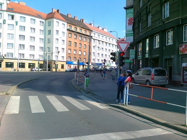 Bezpečnost chodců na křižovatce Na Ohradě v Praze 3