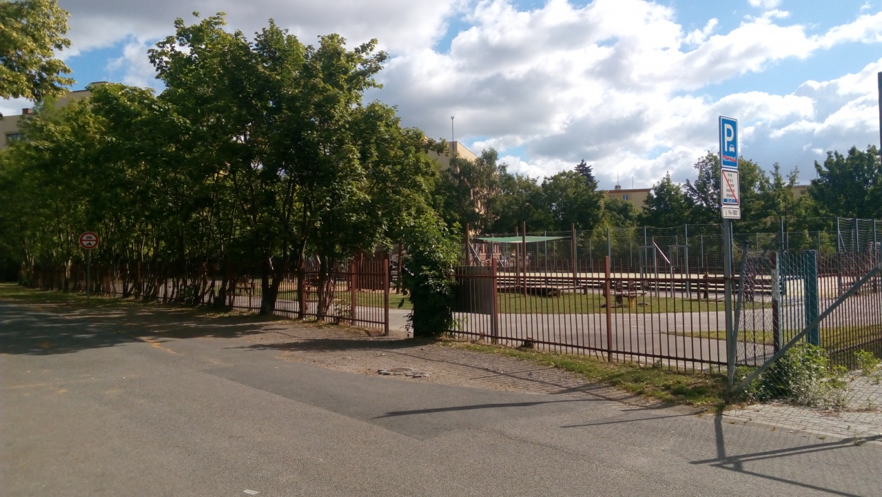 Zhoršení přístupu na dětské hřiště v ulici Krčská