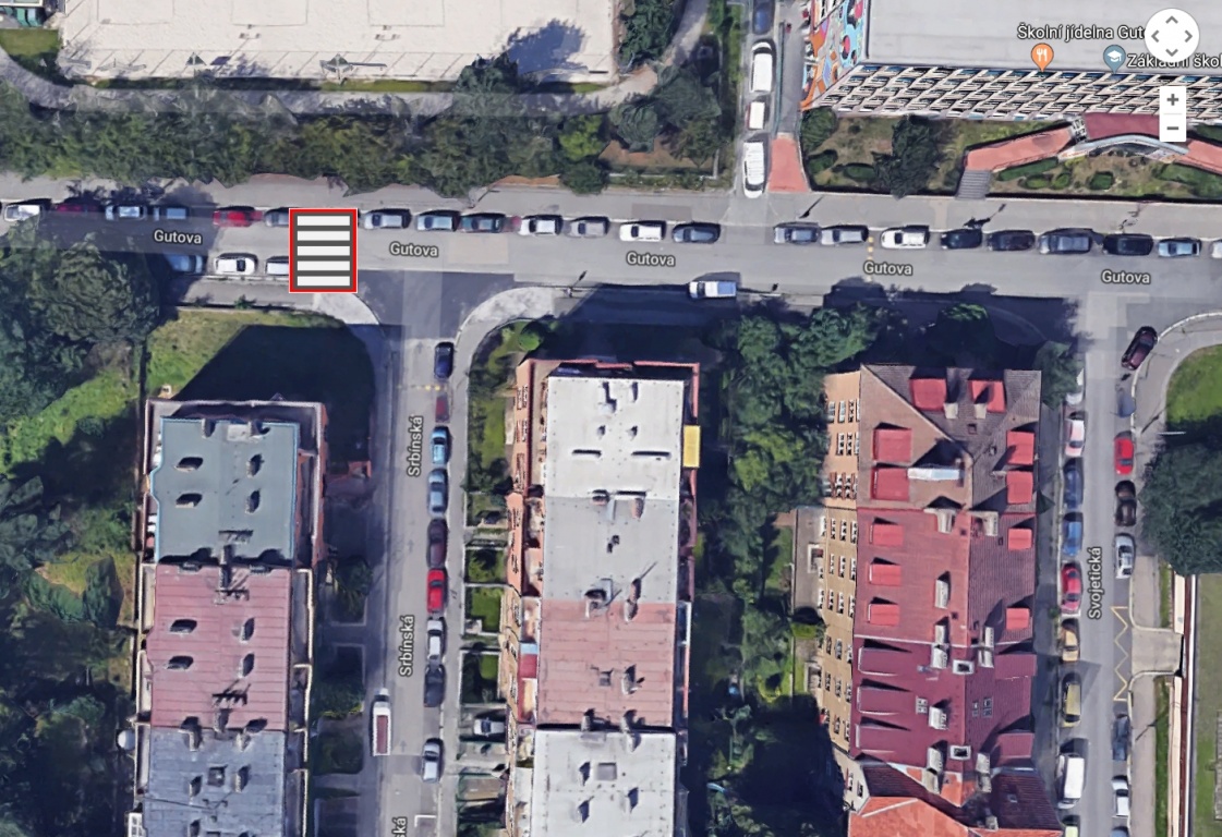 Chybějící přechod pro chodce v Srbínské ulici a ul. Gutova