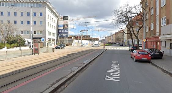 Nebezpečné řešení tramvajové zastávky Špitálská u ZŠ