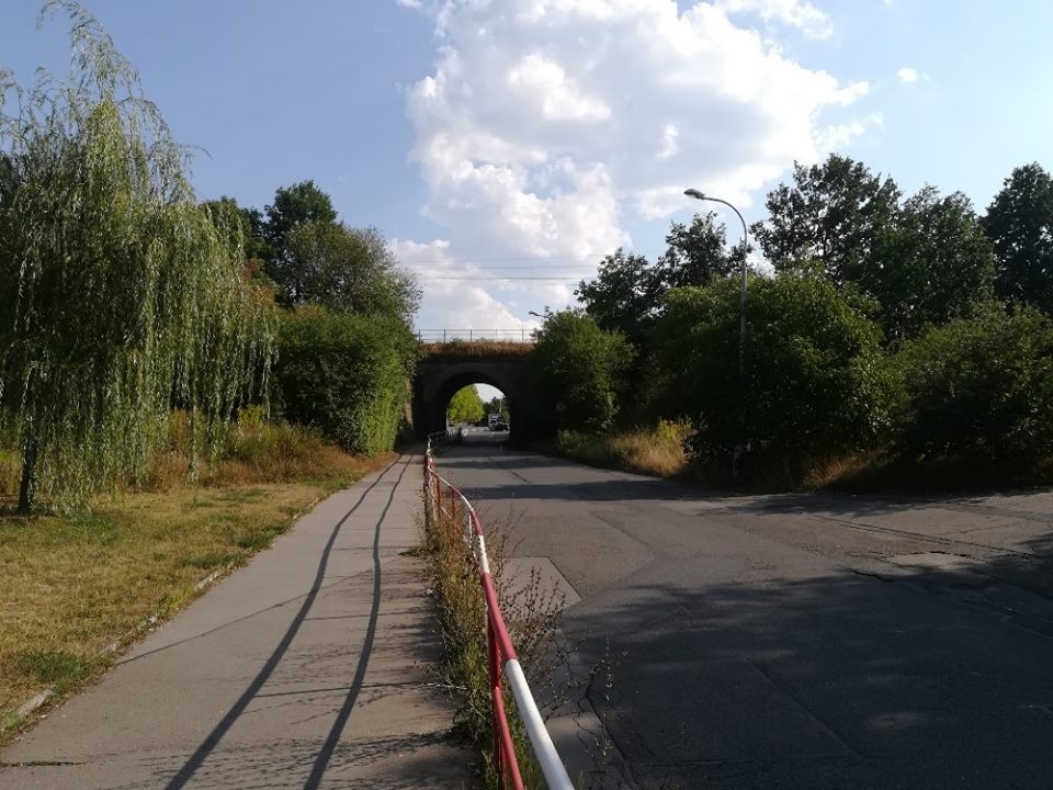 Chodník s cyklostezkou Pilská-Českobrodská