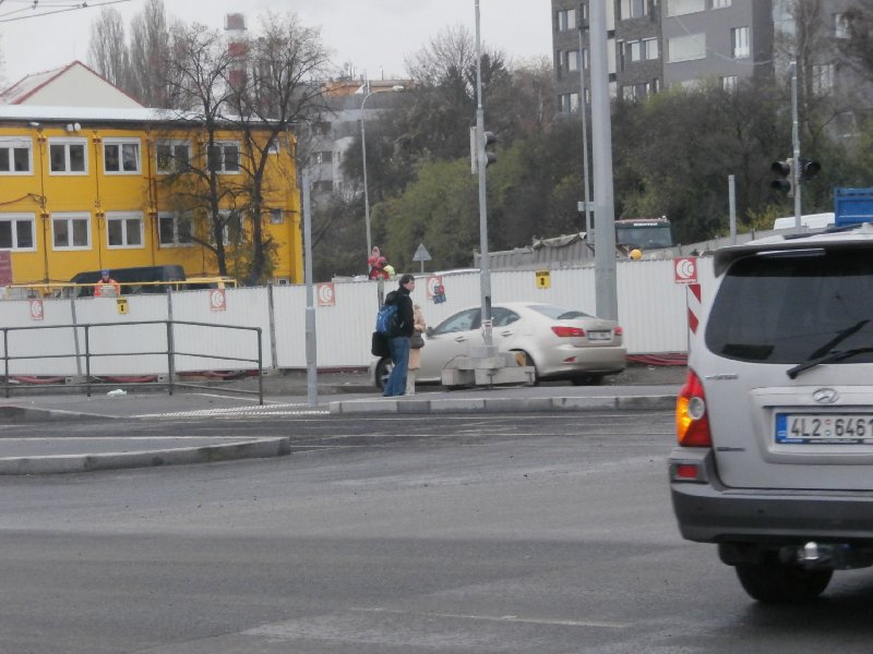 Nebezpečné přechody přes Evropskou ulici ve Vokovicích u ZŠ a MŠ