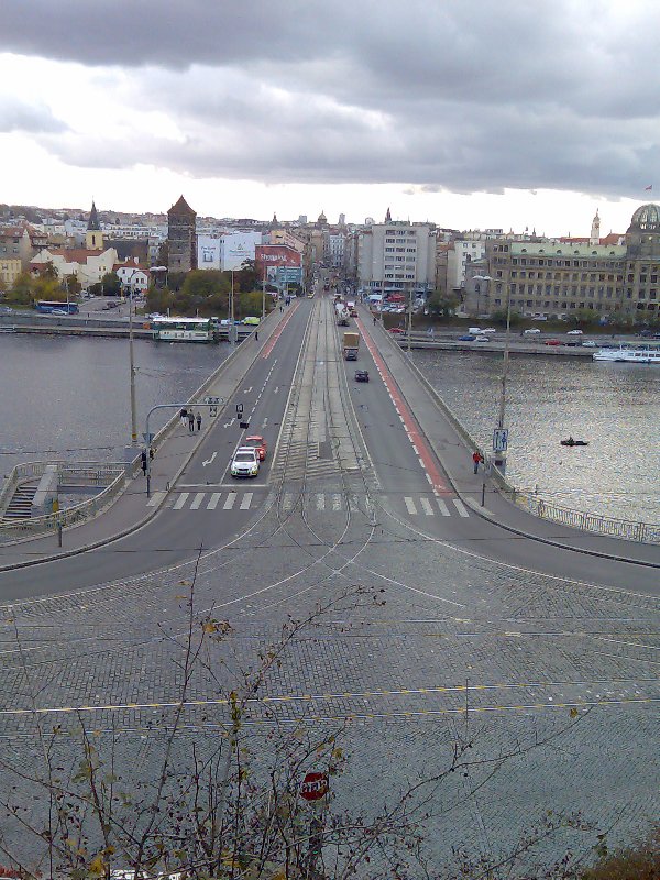 Krátký interval semaforu na Štefánikově mostě
