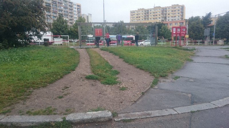 Vybudování "chodníku" (bus Hořčičkova - ul. Hlavatého)