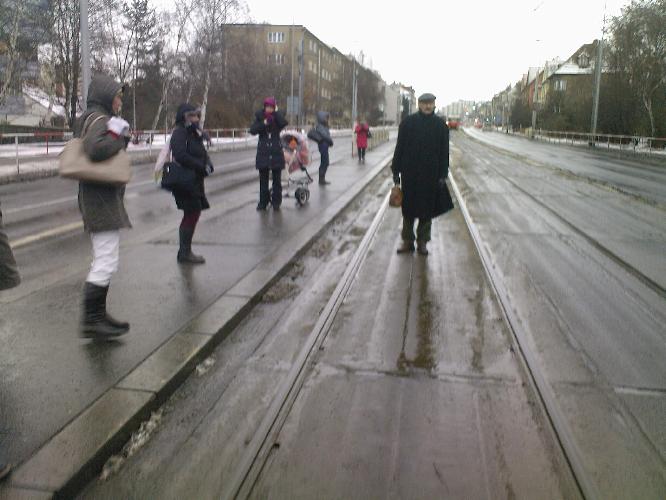 Tramvajový  ostrůvek - zastávka Hadovka ( ve směru Vítězné nám.)