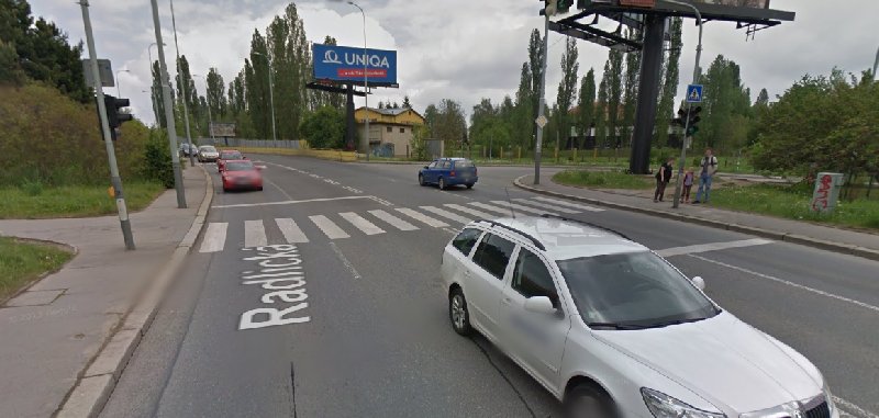 Nebezpečné přecházení - ulice Radlická, poblíž metra Jinonice